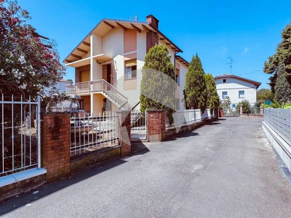 casa indipendente in vendita a Reggio nell'Emilia