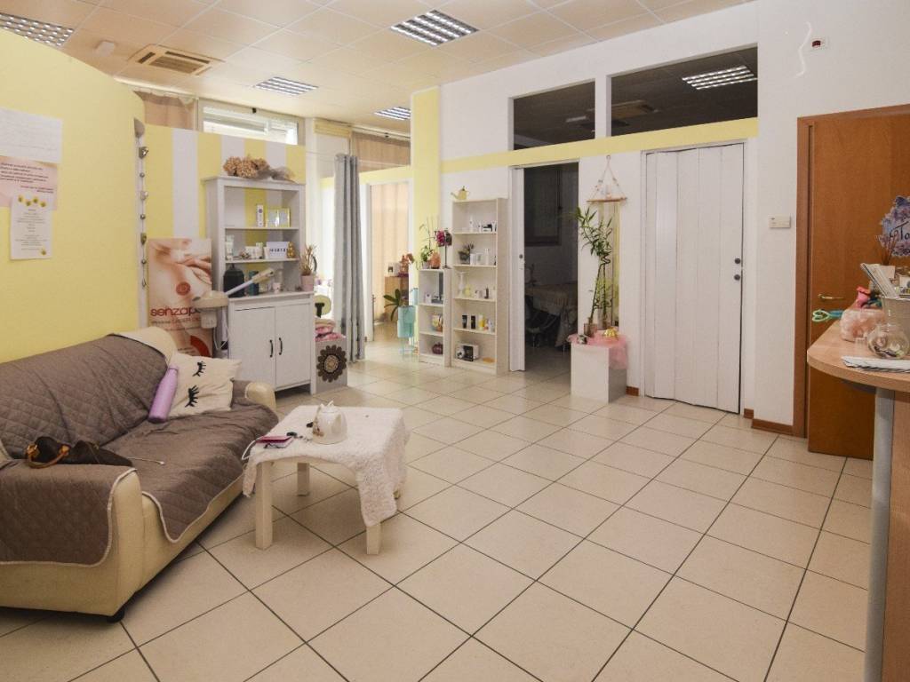 negozio in vendita a Reggio nell'Emilia in zona San Maurizio