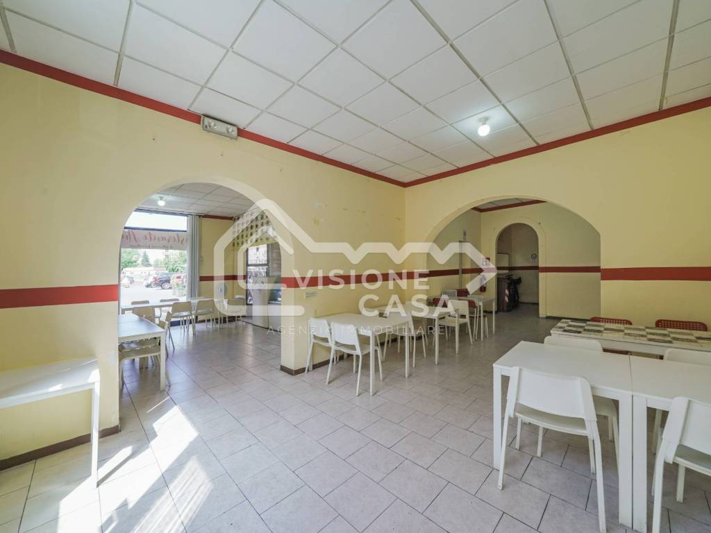 negozio in vendita a Reggio nell'Emilia in zona Santa Croce