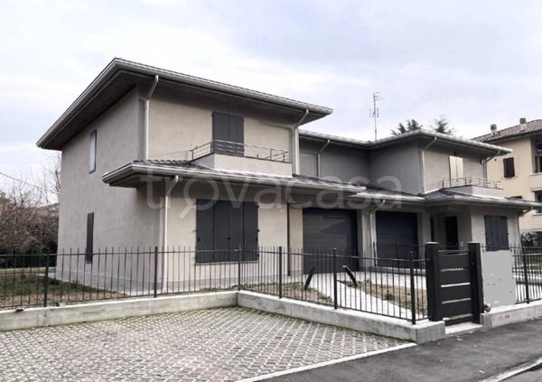 casa indipendente in vendita a Reggio nell'Emilia in zona Rivalta