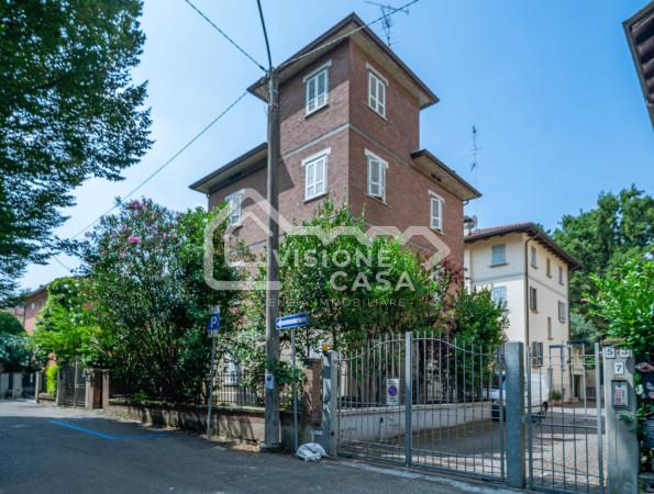 casa indipendente in vendita a Reggio nell'Emilia in zona Città Storica