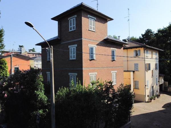 casa indipendente in vendita a Reggio nell'Emilia in zona Città Storica