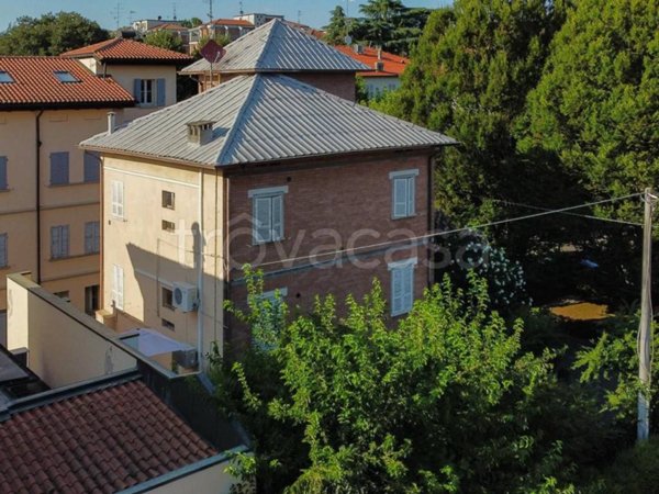 casa indipendente in vendita a Reggio nell'Emilia in zona Città Storica