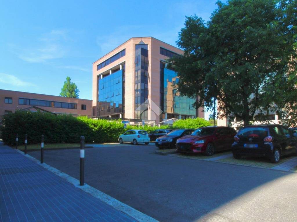 ufficio in vendita a Reggio nell'Emilia in zona Tribunale