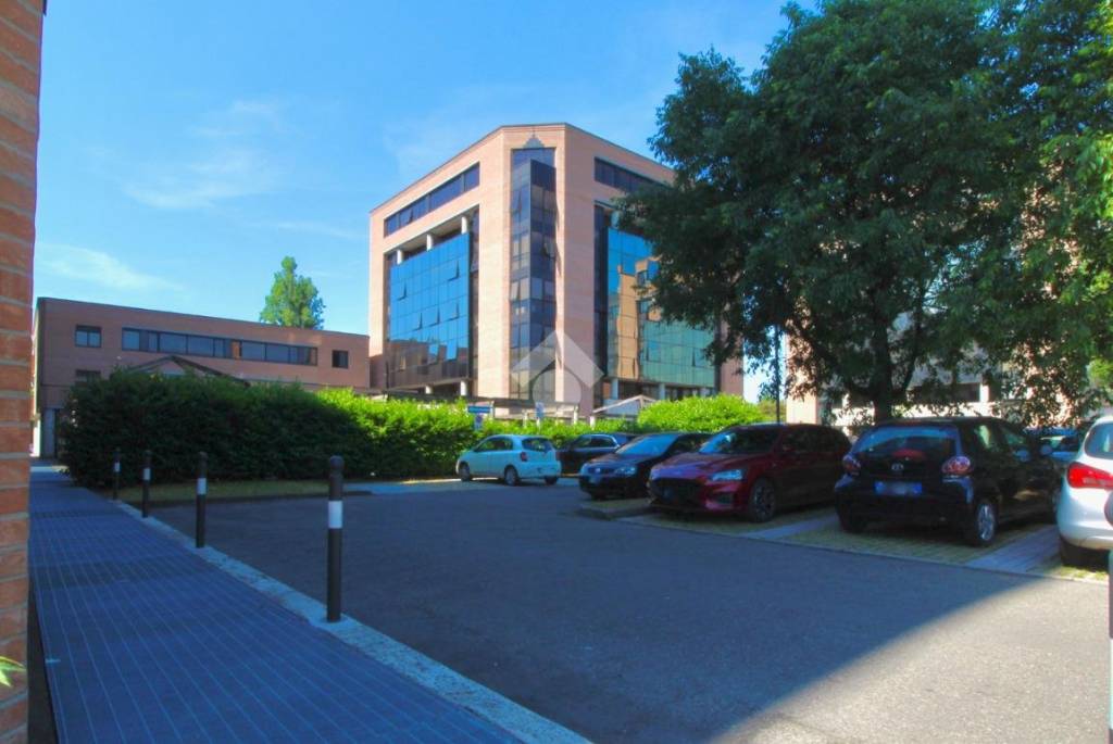 ufficio in vendita a Reggio nell'Emilia in zona Tribunale