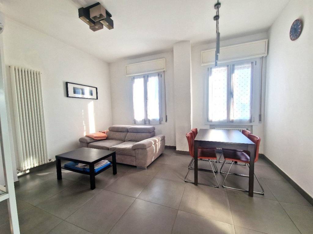 casa indipendente in vendita a Reggio nell'Emilia in zona Città Storica