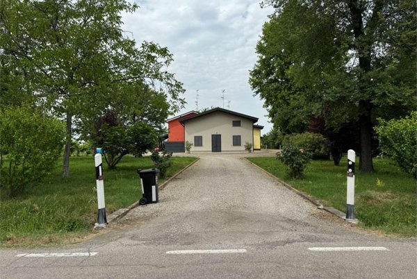 casa indipendente in vendita a Reggio nell'Emilia in zona Castellazzo