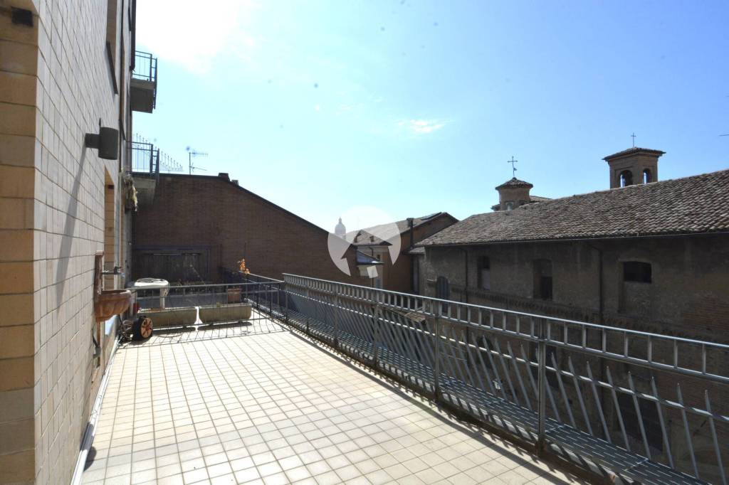 appartamento in vendita a Reggio nell'Emilia in zona Città Storica