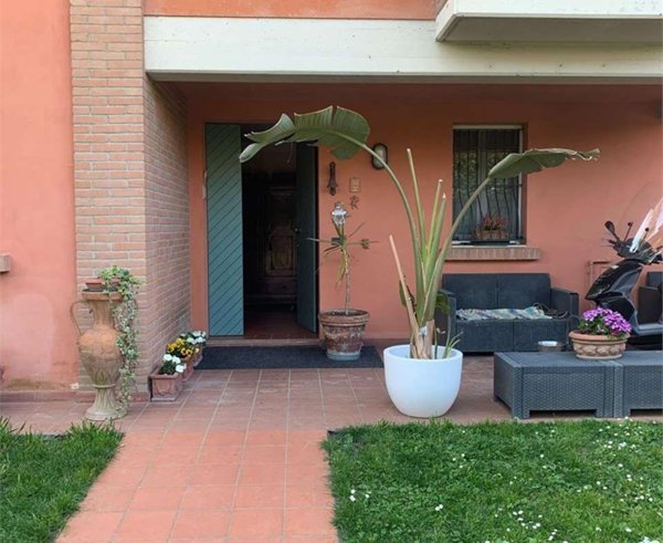 casa indipendente in vendita a Reggio nell'Emilia in zona Fogliano