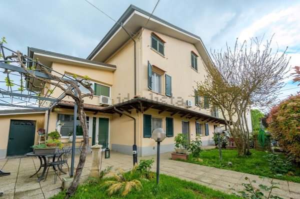 casa indipendente in vendita a Reggio nell'Emilia