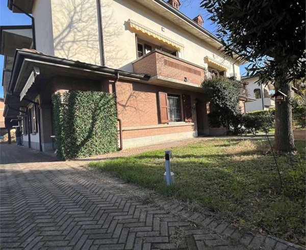 casa indipendente in vendita a Reggio nell'Emilia in zona Sesso