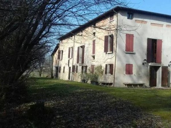 casa indipendente in vendita a Reggio nell'Emilia in zona Città Storica