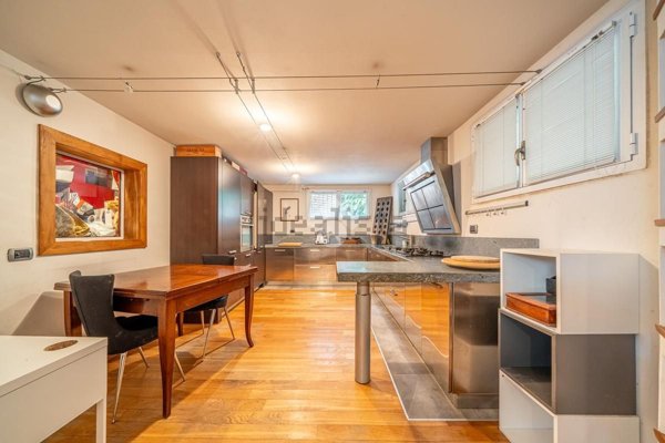 casa indipendente in vendita a Reggio nell'Emilia in zona Baragalla