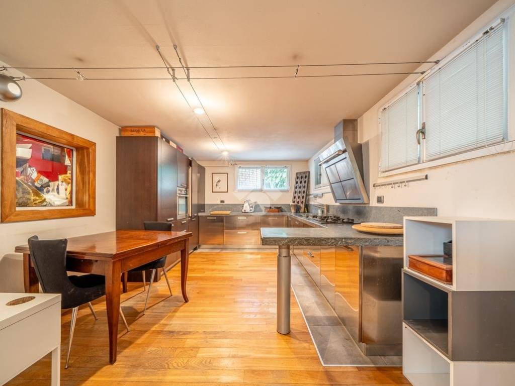 casa indipendente in vendita a Reggio nell'Emilia in zona Baragalla