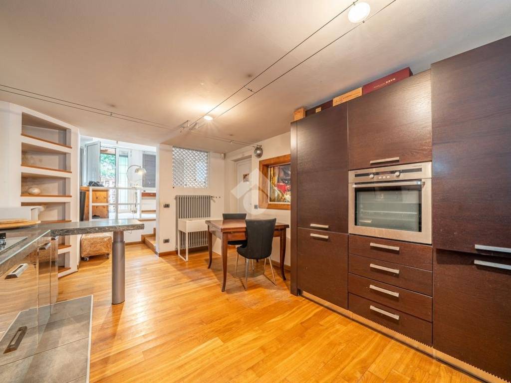 casa indipendente a Reggio nell'Emilia in zona San Pellegrino / Villa Canali