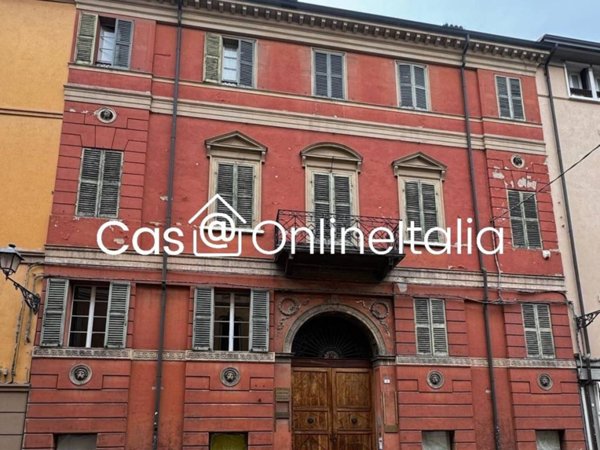 appartamento in vendita a Reggio nell'Emilia in zona Città Storica