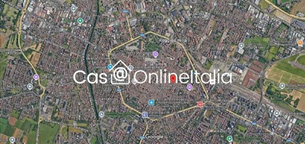 locale commerciale in vendita a Reggio nell'Emilia in zona Città Storica