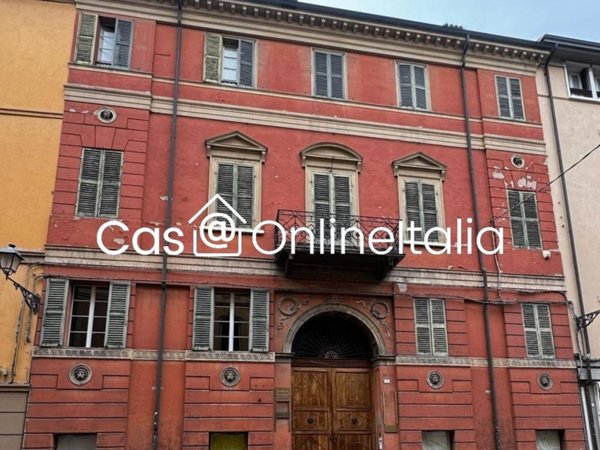 ufficio in vendita a Reggio nell'Emilia in zona Città Storica