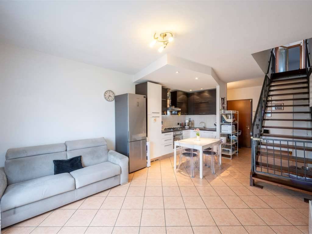 casa indipendente in vendita a Reggio nell'Emilia in zona Cavazzoli