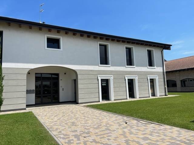 negozio in vendita a Reggio nell'Emilia in zona Cella