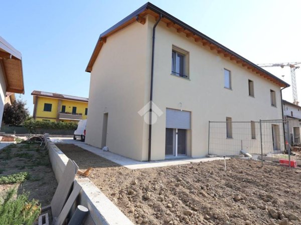 casa indipendente in vendita a Reggio nell'Emilia