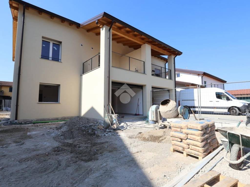 casa indipendente in vendita a Reggio nell'Emilia