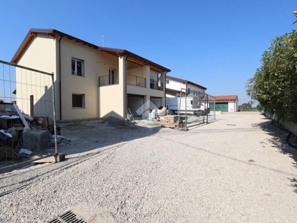 casa indipendente in vendita a Reggio nell'Emilia
