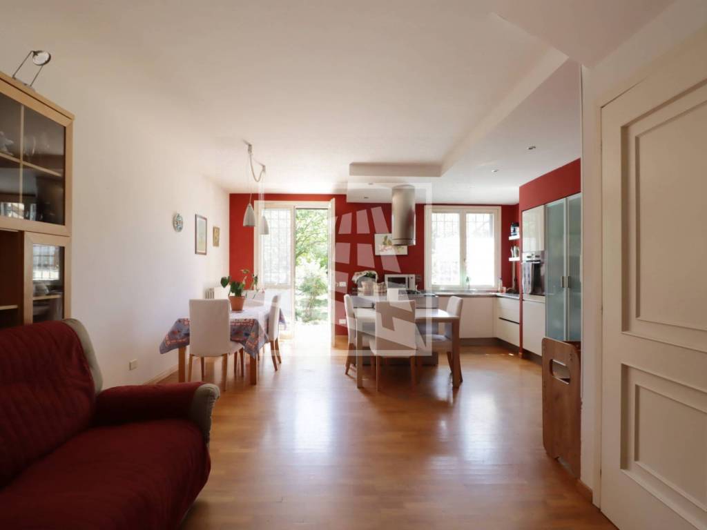 casa indipendente in vendita a Reggio nell'Emilia in zona Baragalla