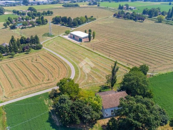 terreno edificabile in vendita a Reggio nell'Emilia in zona Pieve Modolena