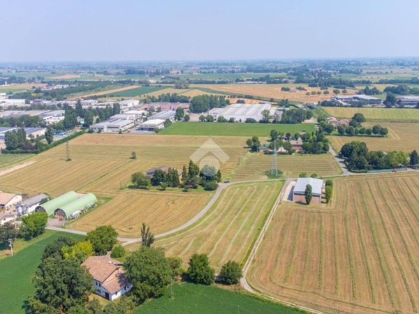 terreno edificabile in vendita a Reggio nell'Emilia in zona Pieve Modolena