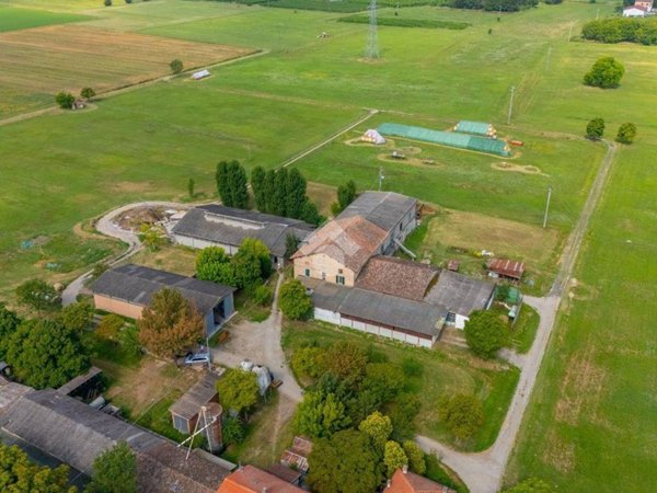 casa indipendente in vendita a Reggio nell'Emilia in zona Roncocesi