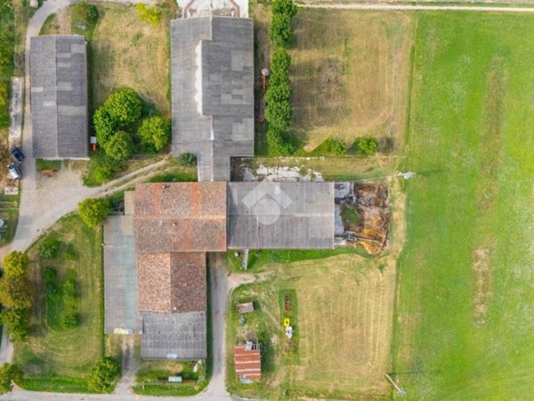 casa indipendente in vendita a Reggio nell'Emilia in zona Roncocesi