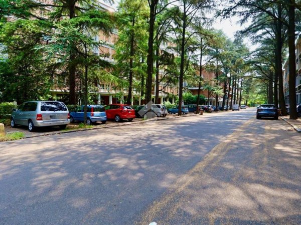 negozio in vendita a Reggio nell'Emilia in zona Mirabello