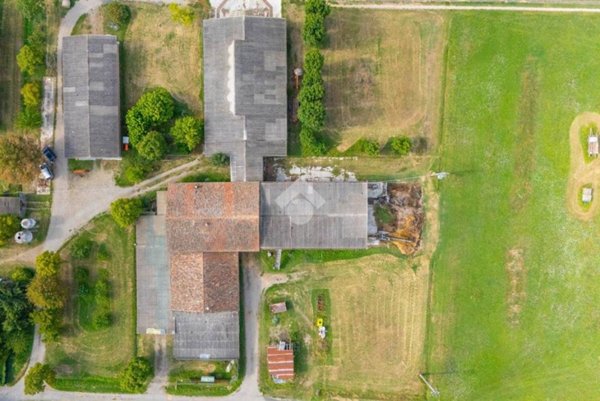 terreno agricolo in vendita a Reggio nell'Emilia in zona Roncocesi