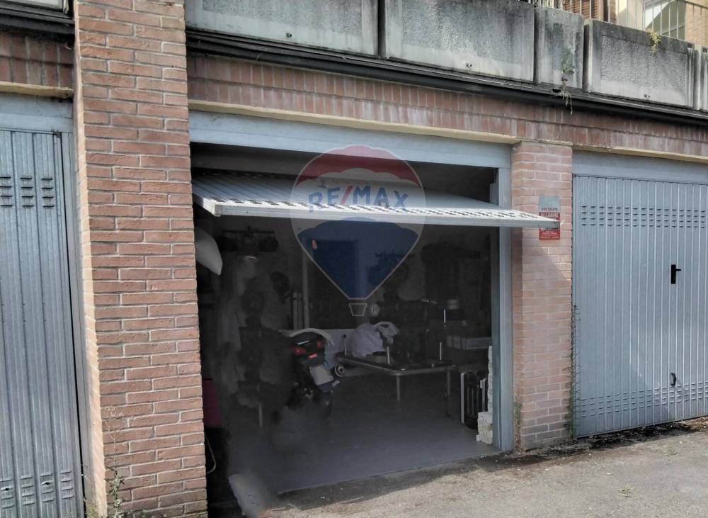 casa indipendente in vendita a Reggio nell'Emilia in zona Tribunale