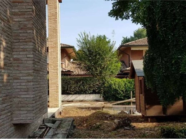 casa indipendente in vendita a Reggio nell'Emilia in zona Città Storica