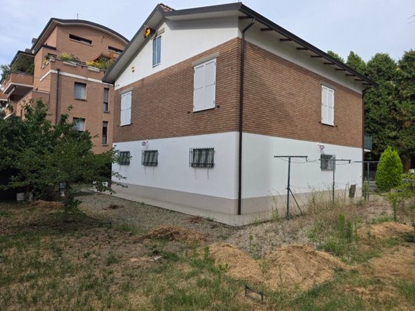 casa indipendente in vendita a Reggio nell'Emilia in zona Città Storica