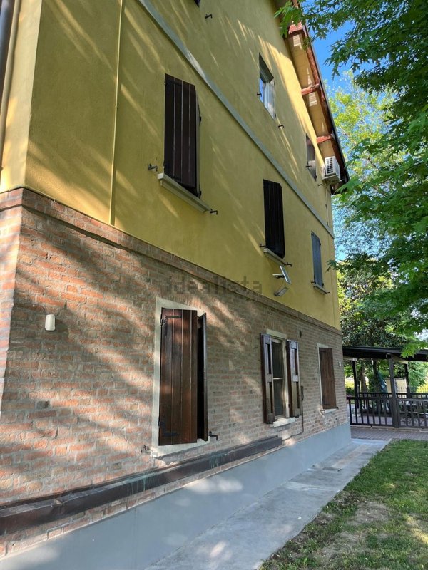casale in vendita a Reggio nell'Emilia in zona Gavassa