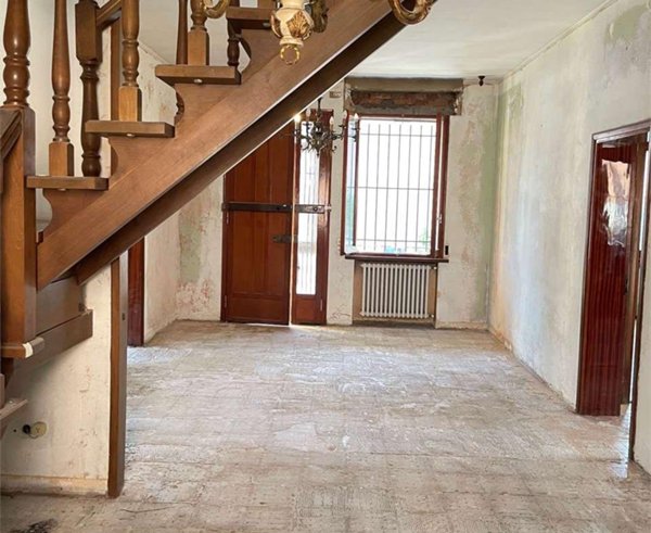 negozio in vendita a Reggio nell'Emilia in zona Città Storica