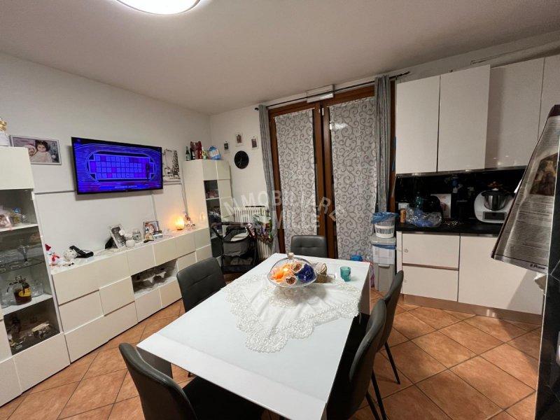 negozio in vendita a Reggio nell'Emilia in zona Città Storica