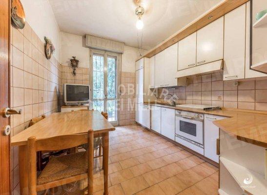 negozio in vendita a Reggio nell'Emilia in zona Città Storica