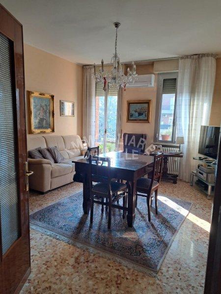 negozio in vendita a Reggio nell'Emilia in zona Città Storica