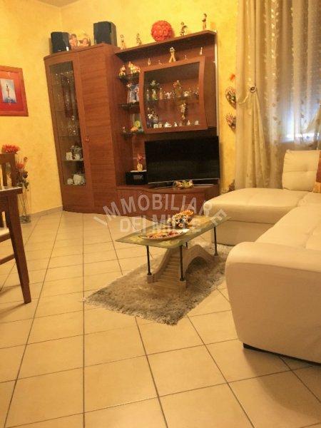 negozio in vendita a Reggio nell'Emilia in zona Città Storica