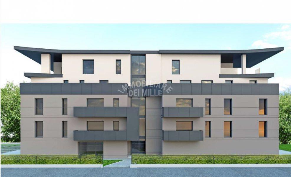 negozio in vendita a Reggio nell'Emilia in zona Città Storica