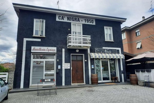 negozio in vendita a Reggio nell'Emilia in zona Città Storica