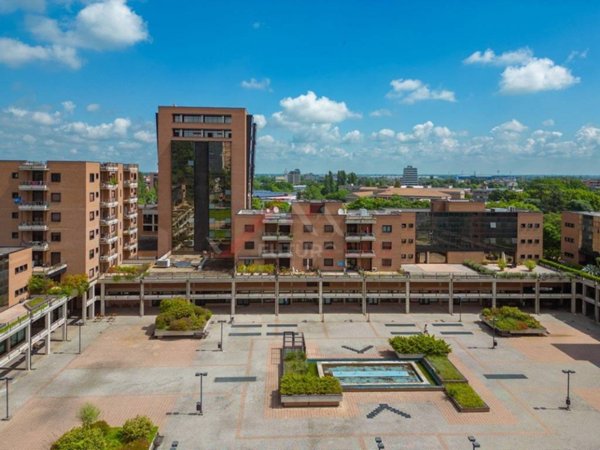 negozio in vendita a Reggio nell'Emilia in zona Città Storica