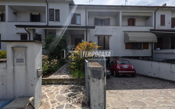 casa indipendente in vendita a Reggio nell'Emilia in zona Fogliano