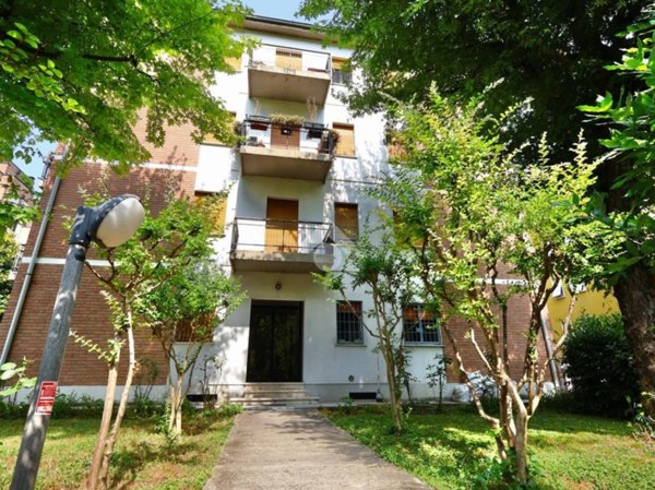 appartamento in vendita a Reggio nell'Emilia in zona Città Storica