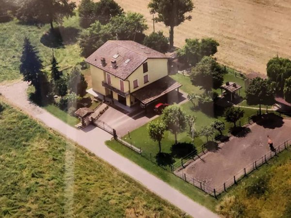 casa indipendente in vendita a Reggio nell'Emilia in zona Pieve Modolena
