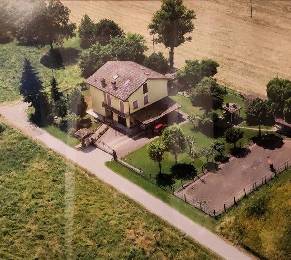 casa indipendente in vendita a Reggio nell'Emilia in zona Pieve Modolena